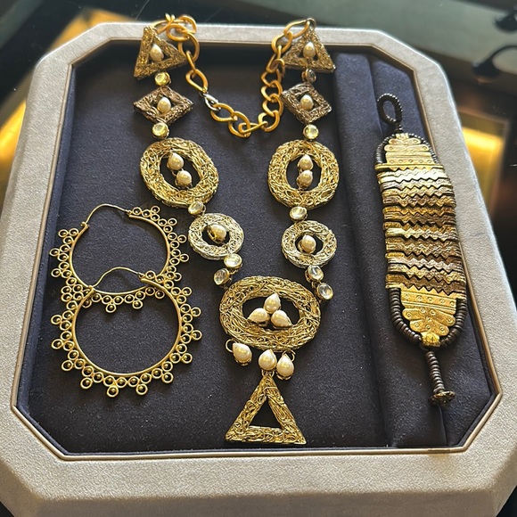 Hand-made -South America Jewelry - NWT Aztec Necklace set in dual tone gold & faux pearls with bracelet & earrings